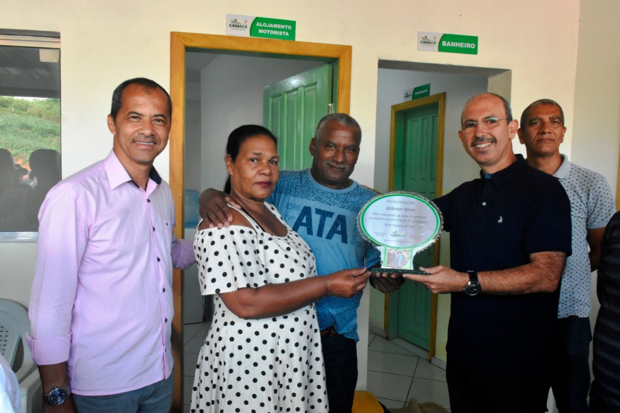 Camacã: Tratorista recebe homenagem pelos 35 anos de serviços prestados 
